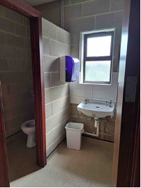 hanging / Shower Rooms